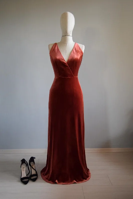 boho-chic dressV-Neck Sleeveless Velvet Long Bridesmaid Dress